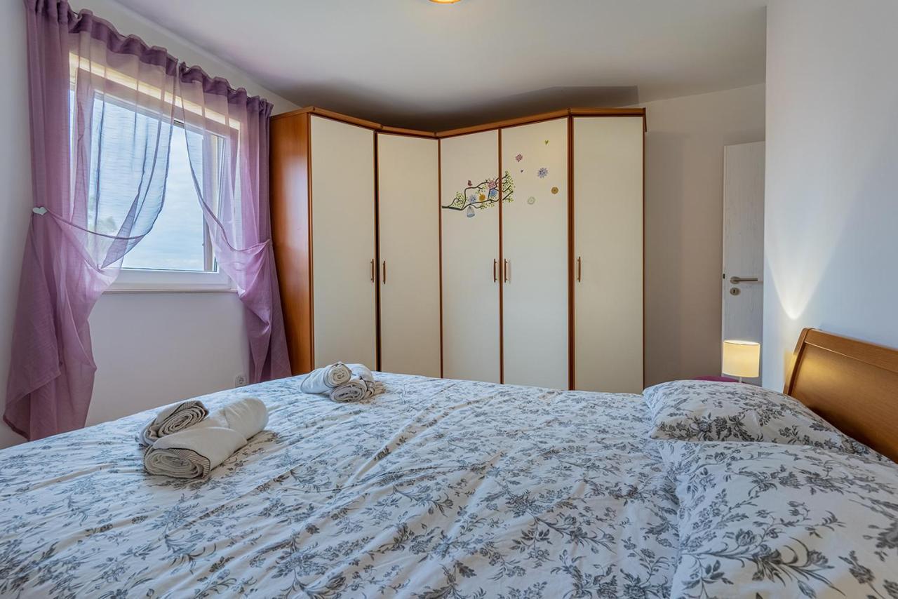 Apartmani Utmar Cres Bagian luar foto